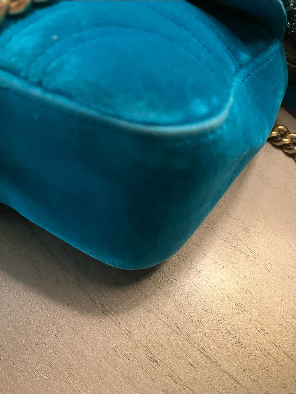 Gucci Teal Velvet Shoulder Bag with Gold Double G Chain - Picture 6 of 12
